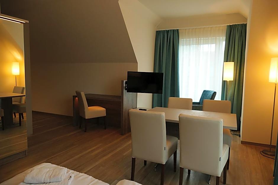 Meyn's Apartments & Hotel