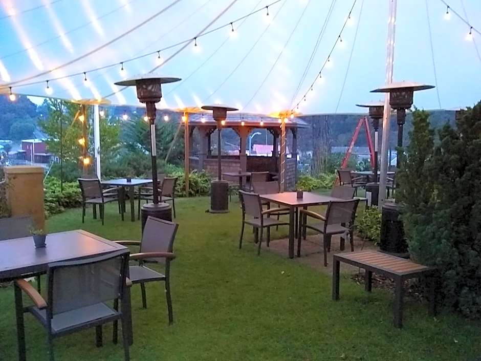 Noyo Harbor Inn