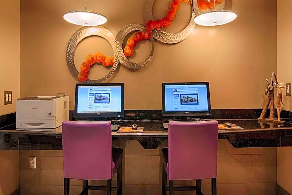 Days Inn & Suites by Wyndham Bonita Springs North Naples