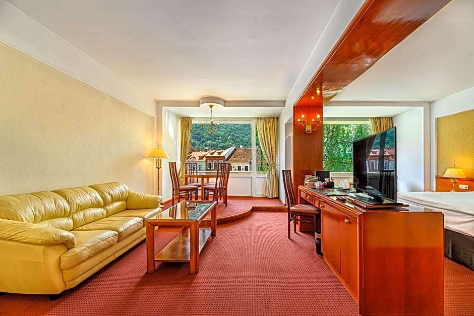 Hotel Aro Palace