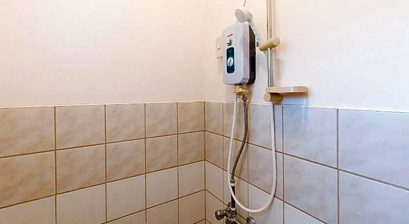 RedDoorz @ Eros Travellers Pensione