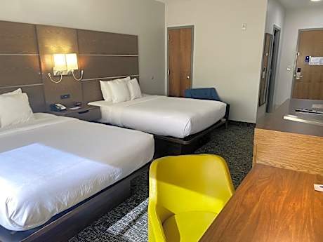 Quen Suite - Accessible/Non-Smoking