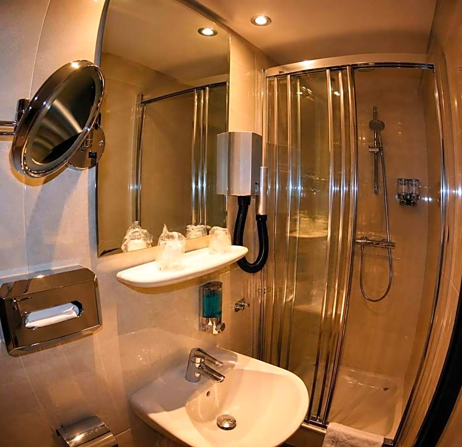Budget Hotel Le Beau Rivage