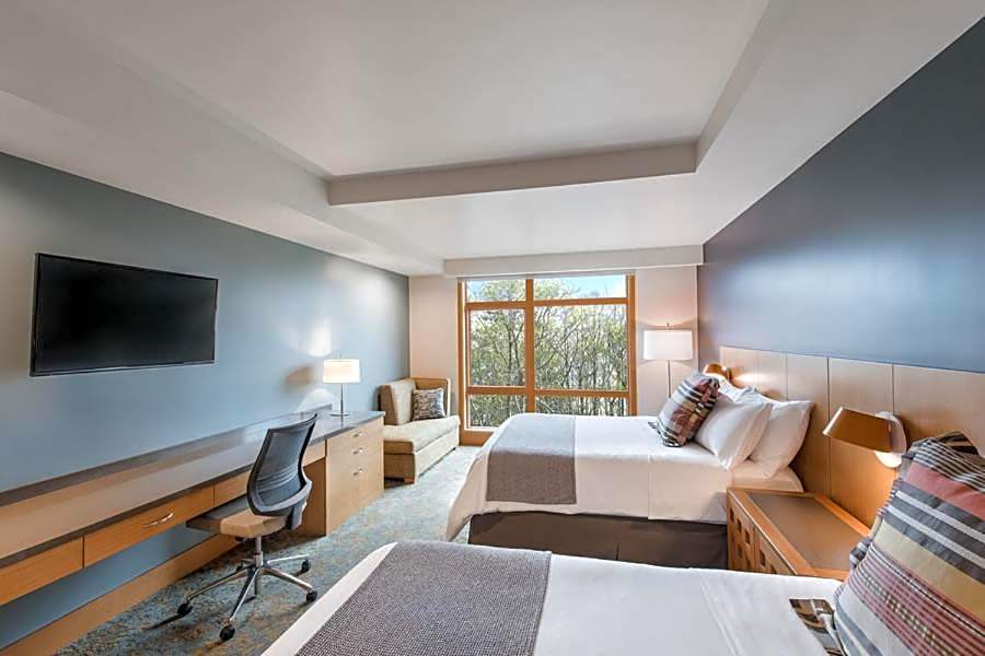 Photo 1 of 1 of 2 Queen Beds, Accessible