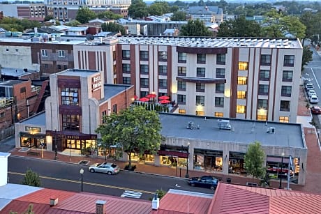 The Hotel Warner