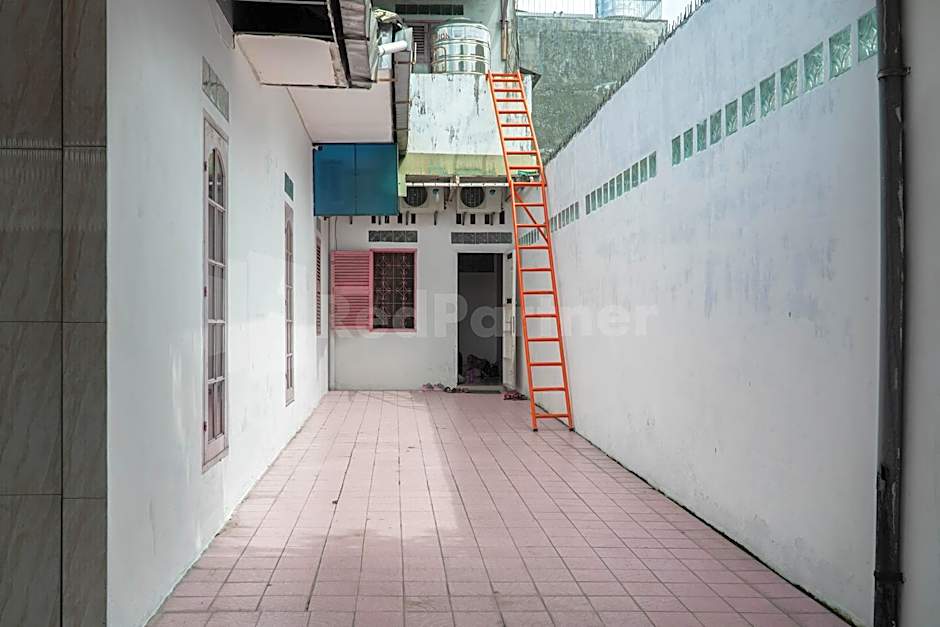 Asri Residence near Jalan Iskandar Muda Medan Mitra RedDoorz