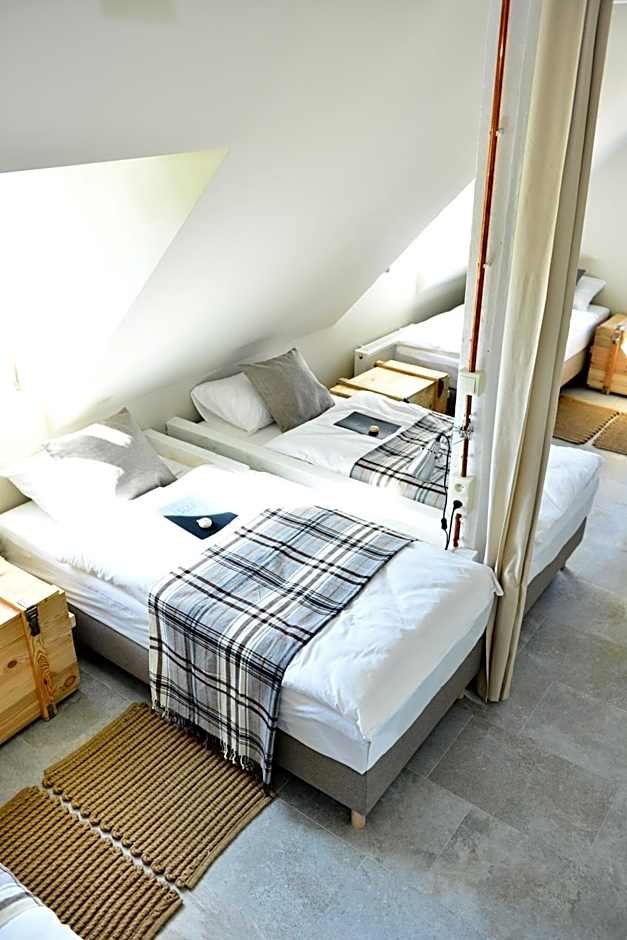 Five Point Hostel & Apartments