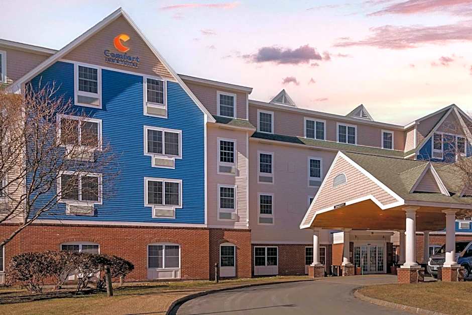 Photo 1 of 40 of Comfort Inn & Suites Dover-Portsmouth