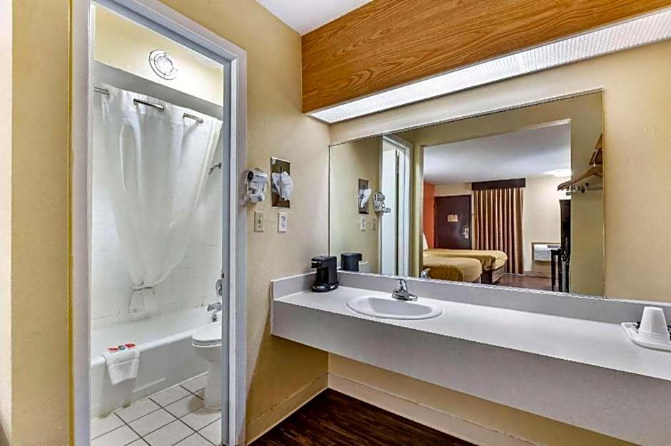 Econo Lodge Urbandale