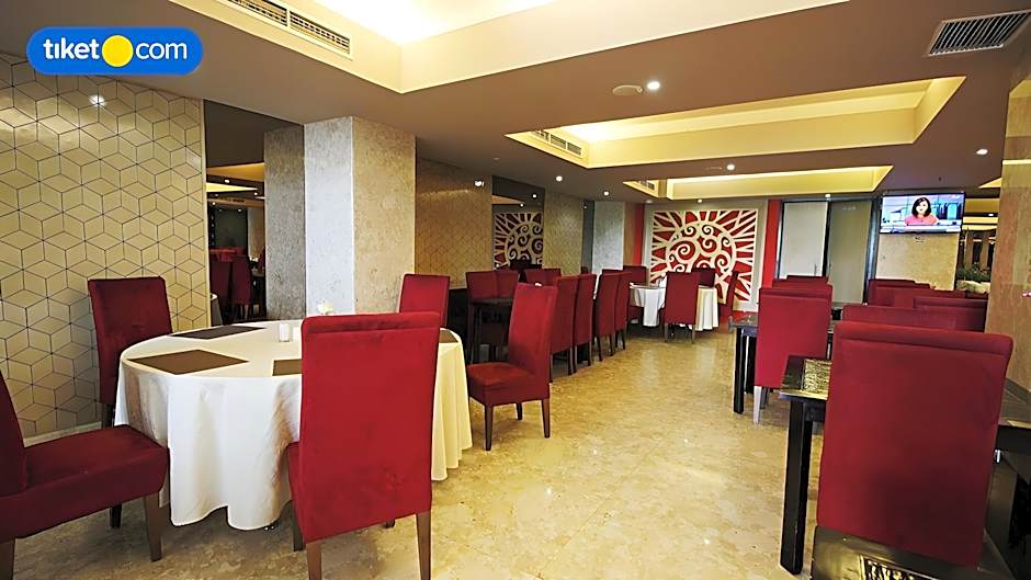 Travellers Hotel Phinisi