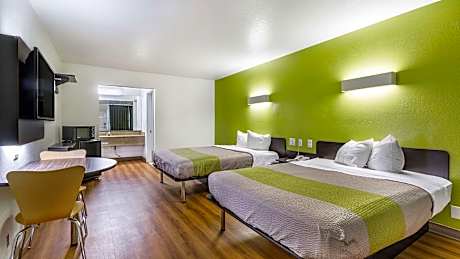 2 Queen Beds | Non-Smoking, Micfridge