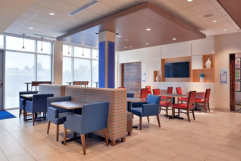 Holiday Inn Express & Suites - Marshalltown By IHG