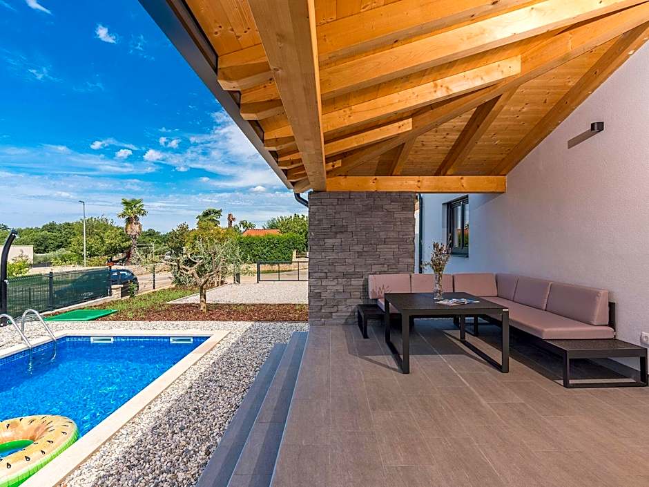 Villa in Novigrad with Private Pool and Beach