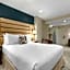 Best Western Plus Baker Street Inn