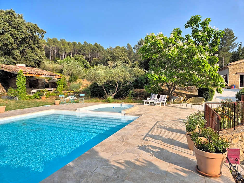 Gîtes Mas des rochers - Case bambou avec Spa