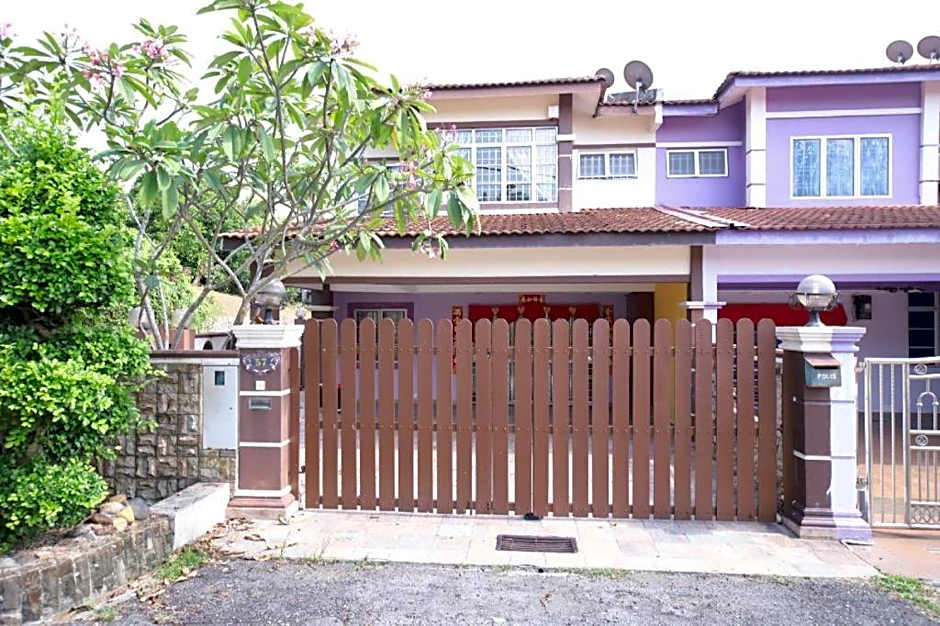 OYO Homes 90575 CK Bahau Homestay