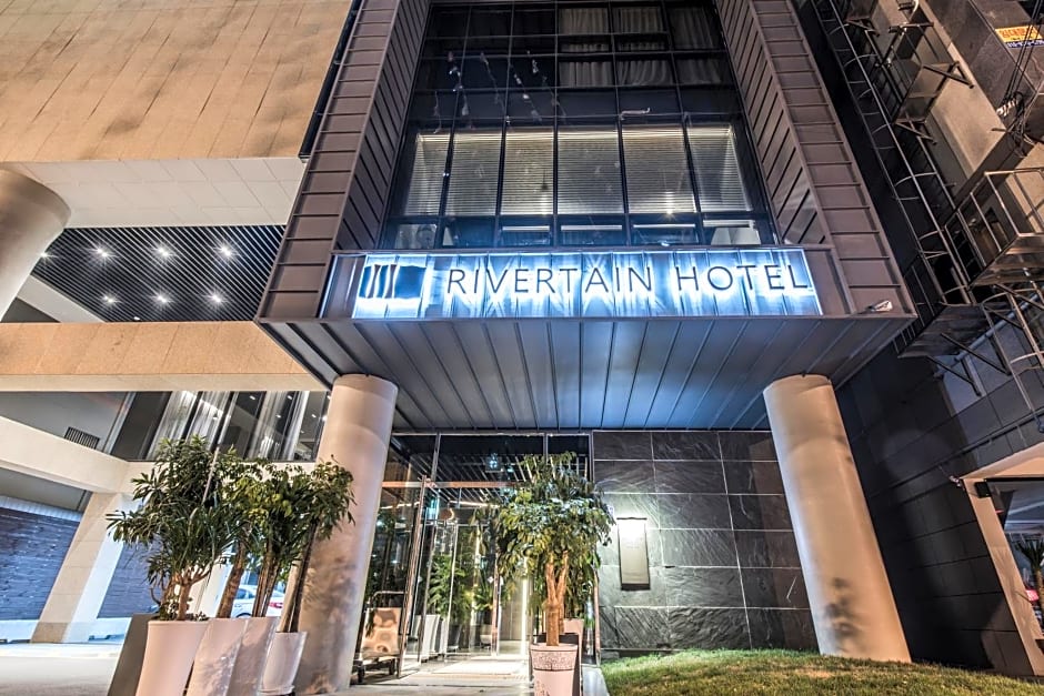 Rivertain Hotel