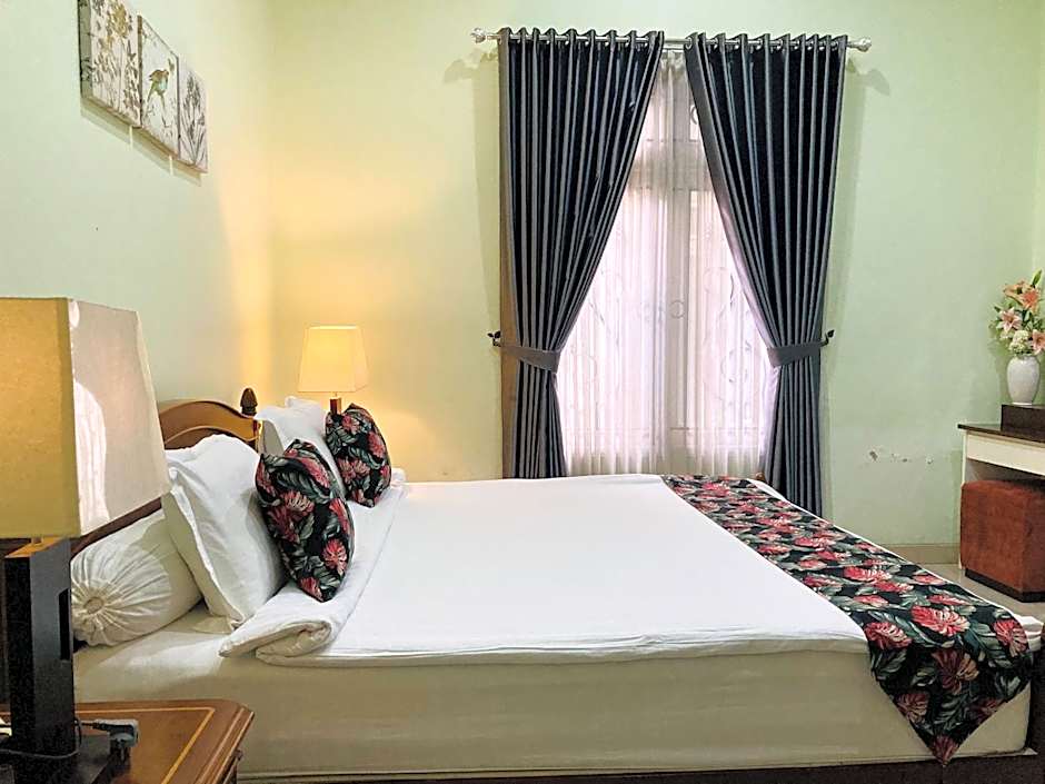 Just 11 Boutique Syariah Mitra RedDoorz near UGM Yogyakarta