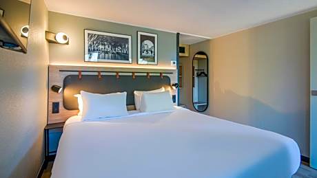 Superior Room - 1 King Bed