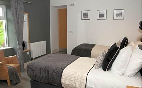 Twin Room with Bath