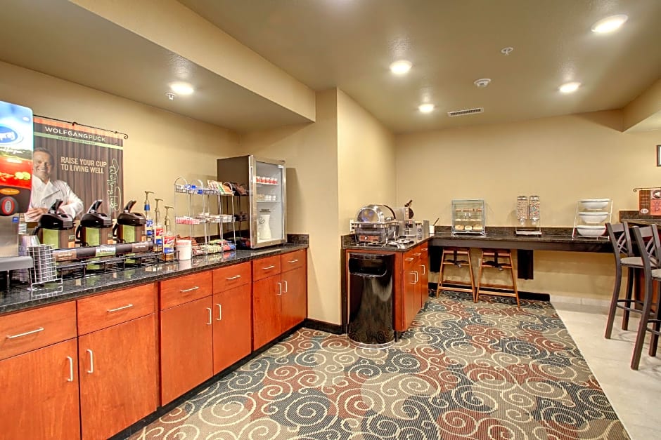 Cobblestone Hotel & Suites - Salem