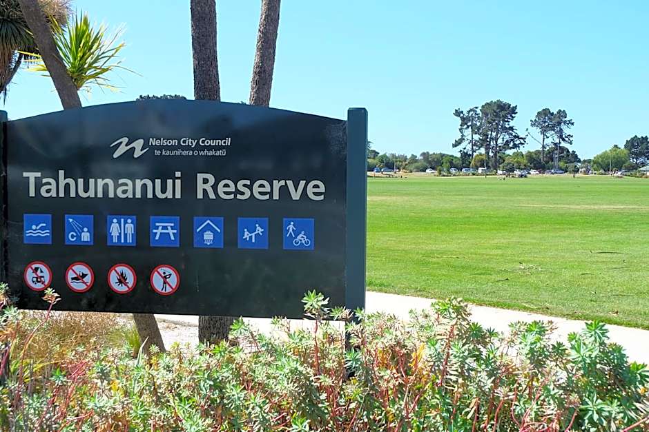 Castles Motel & Driftwood Motel