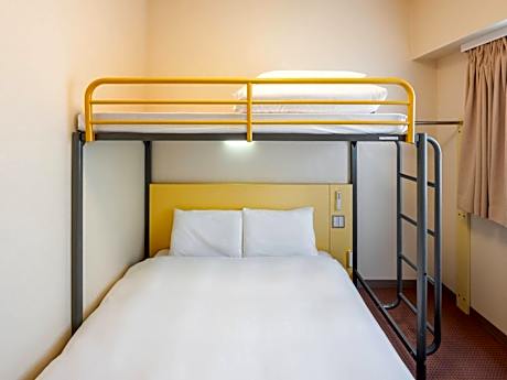 Queen Room with a Loft Bed - Non Smoking