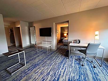 King Suite with Sofa Bed - Non-Smoking