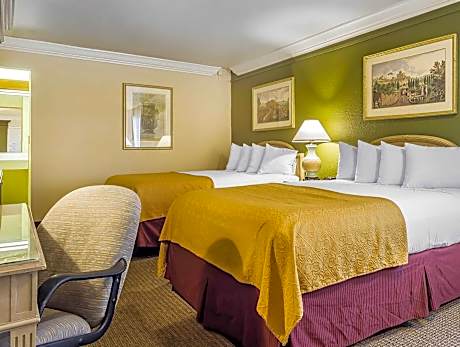 Queen with 2 Queen Beds - Non-Smoking