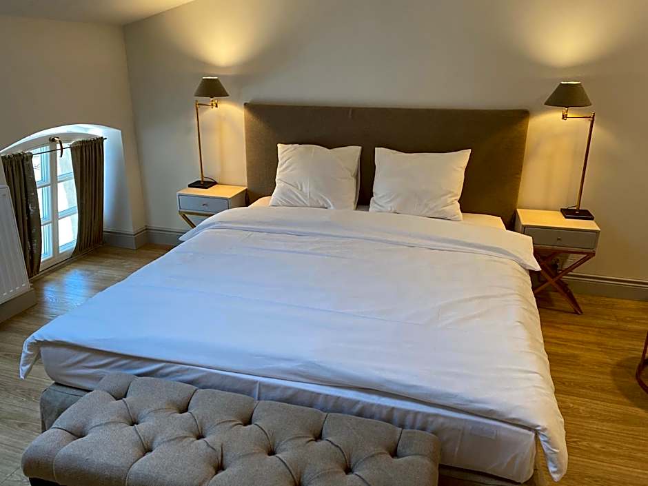 Zamek Sarny - Schloss Scharfeneck