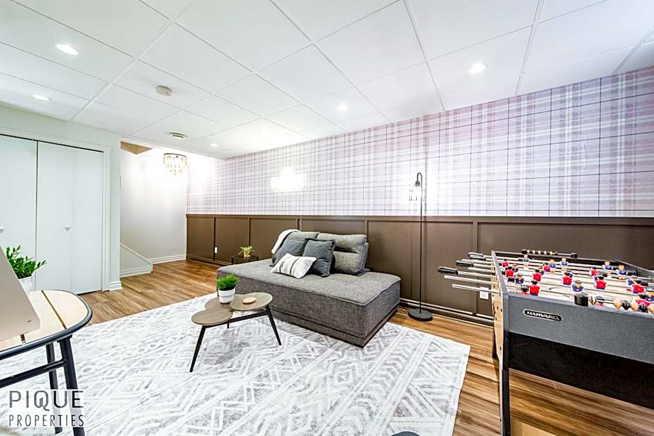 Nordic Spa Retreat - Hot Tub - King Bed- Firepit - BBQ!