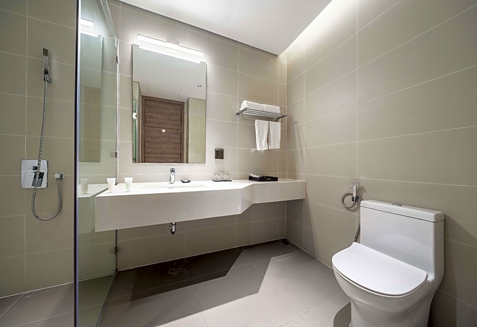 Flamingo Cat Ba Beach Resort