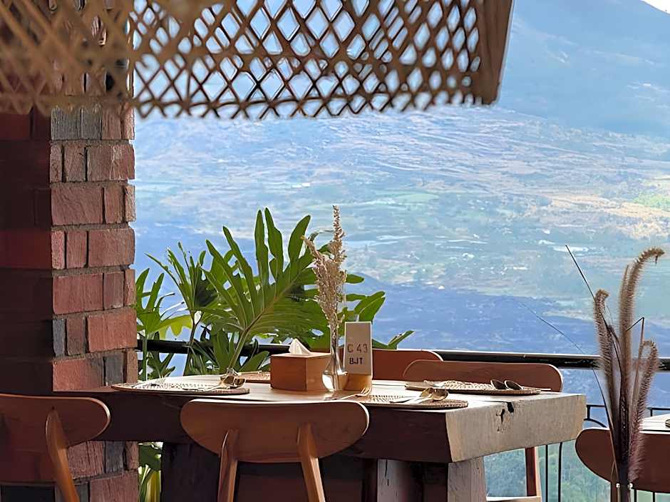 Caldera Hotel & Restaurant