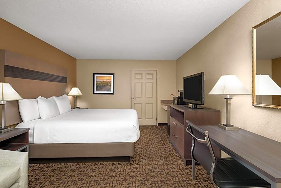 Hawthorn Suites by Wyndham Napa Valley