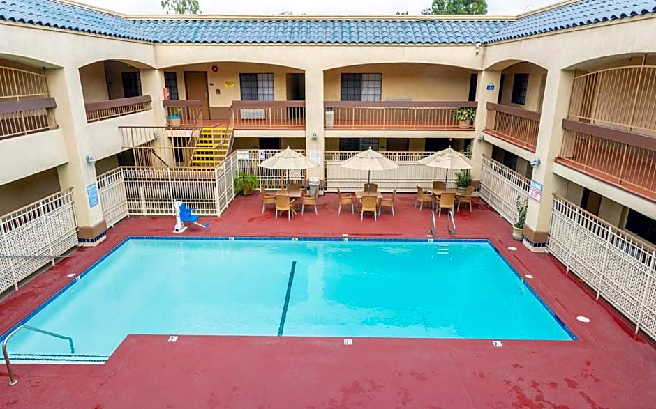 Days Inn & Suites by Wyndham Artesia