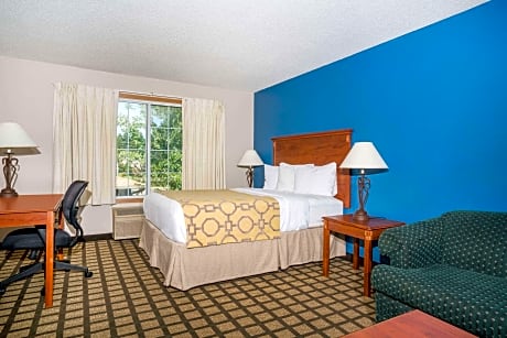 2 Queen Beds One-Bedroom Suite Non-Smoking