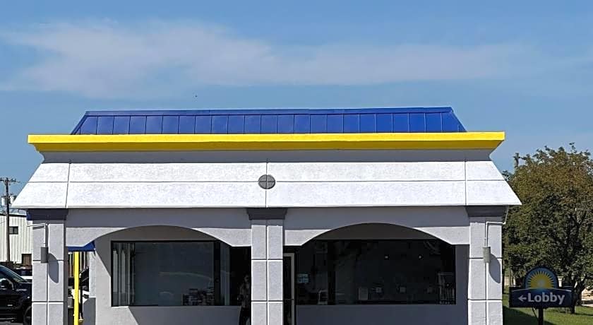 Days Inn by Wyndham Salina South