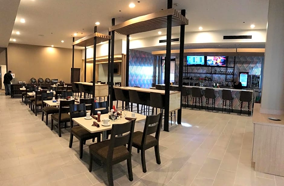 Holiday Inn and Suites McKinney - Allen By IHG