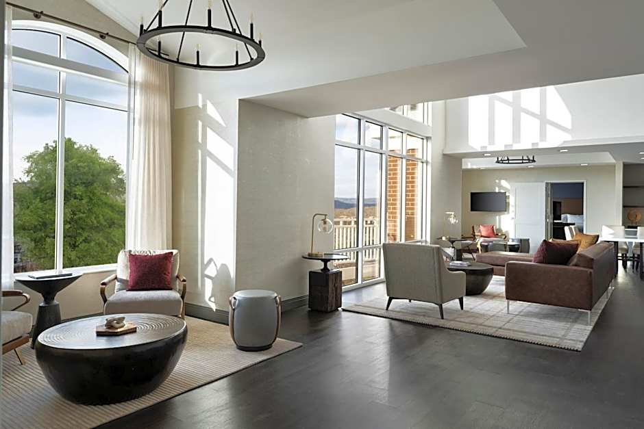 Inn at Bellefield / Hyde Park