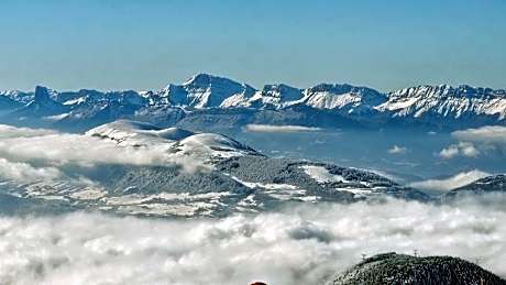Appartement pieds des pistes, 6p, piscine ouverte pendant l'ouverture de la station, vue imprenable, Chamrousse