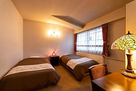 Compact Twin Room with Shared Bathroom