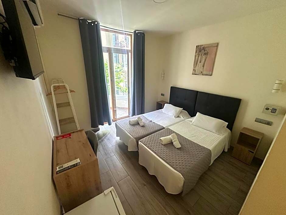 Hostal Balmes Centro