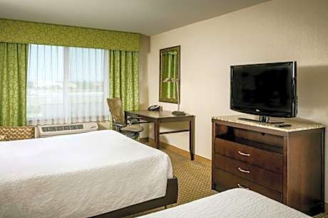2 Queen Beds