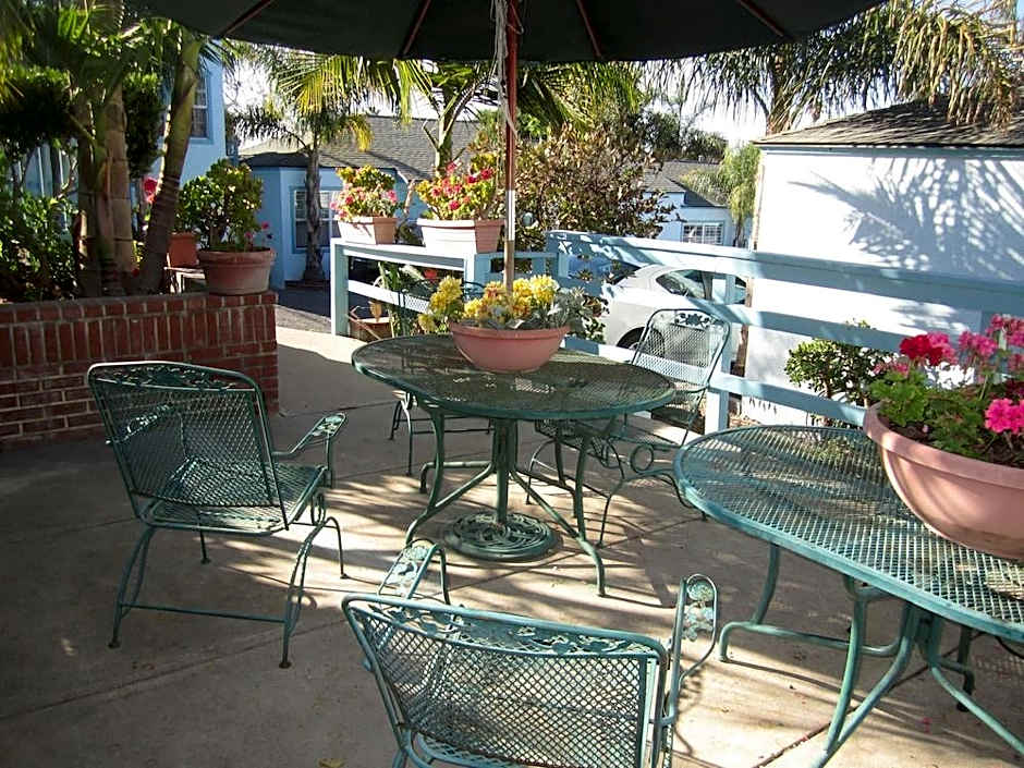 The Palomar Inn