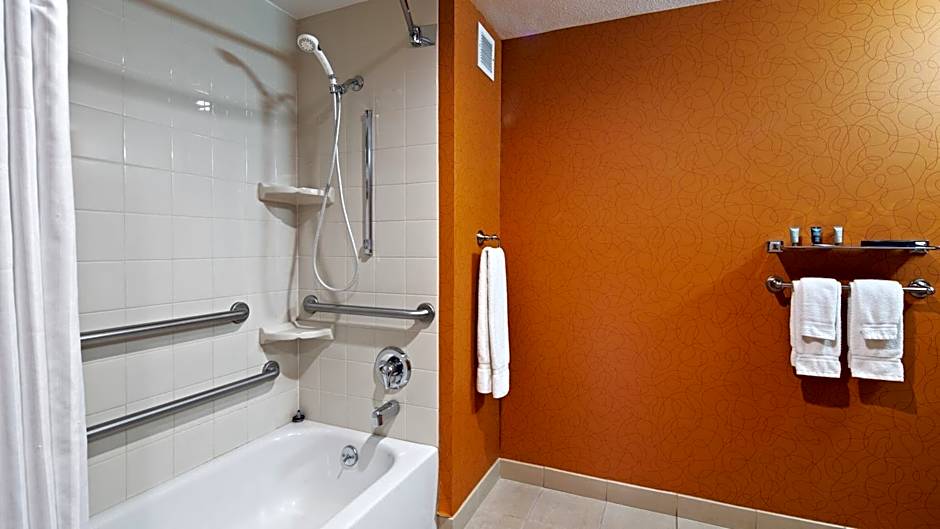 Best Western Plus Fresno Airport Hotel