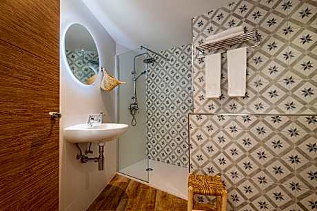 ONE BEDROOM APARTMENT 3 ADULTS