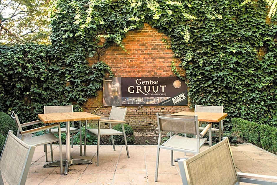 Castelnou Aparthotel