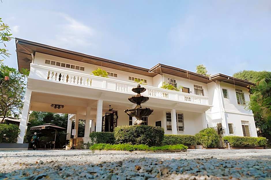 The Henry Hotel Manila