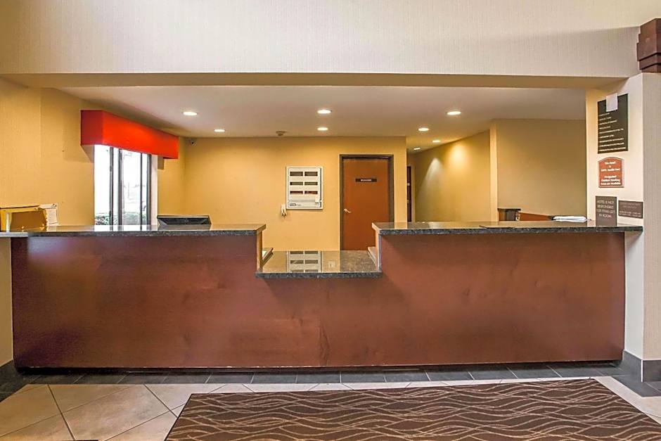 Econo Lodge Inn & Suites Monroe