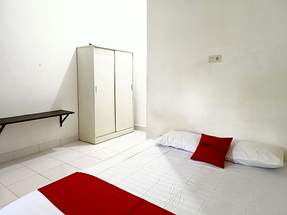 RedDoorz @ Al Muhajir Homestay Kendari